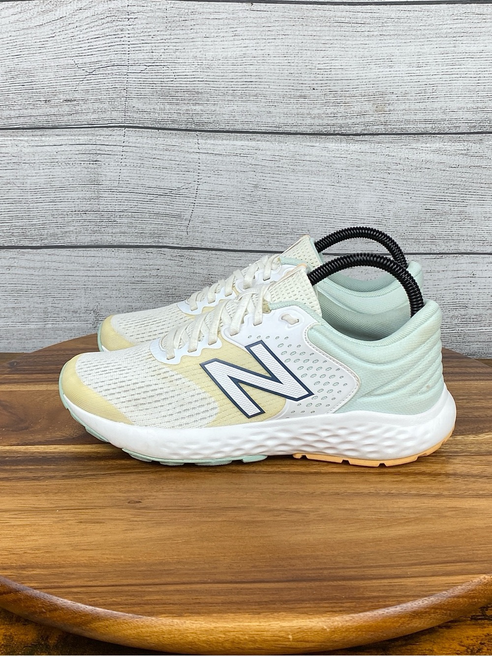 New Balance 520 V7 White Yellow Teal Running Shoe W520CW1 Women’s Size 7.5